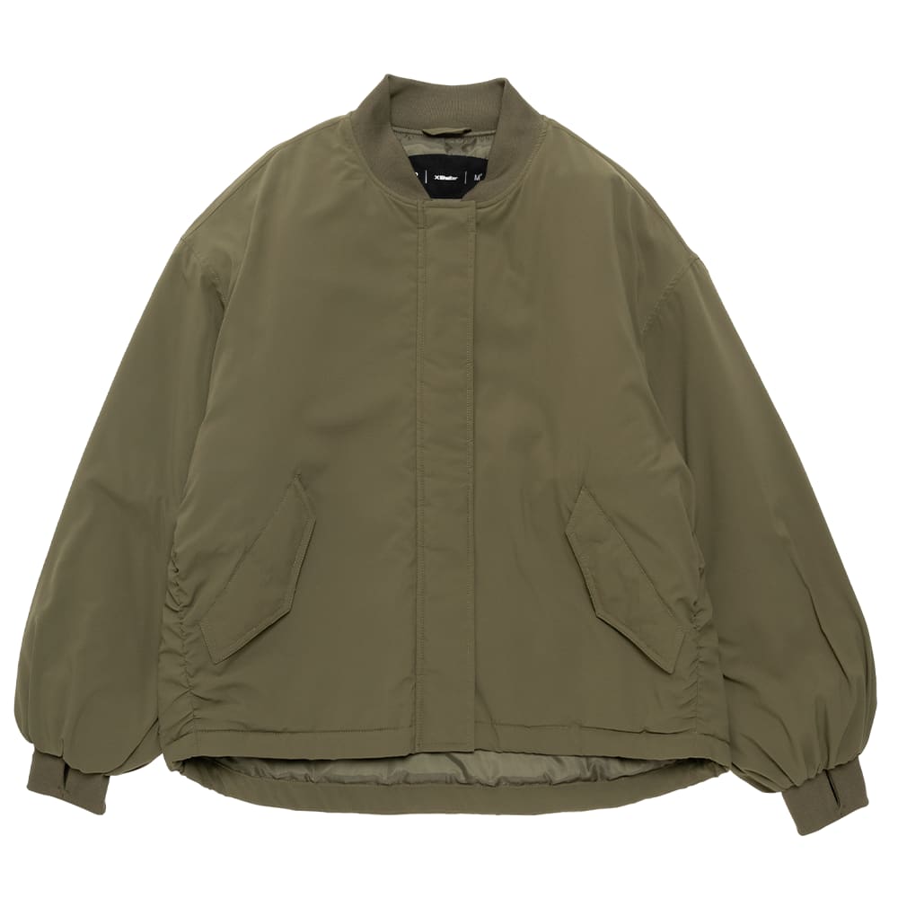 カーキグリーン