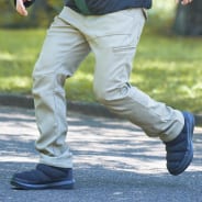 オリーブグリーン