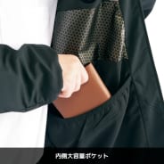 ブラック