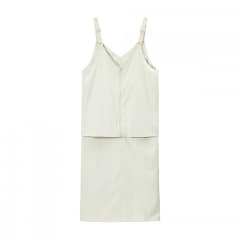 ライトベージュ