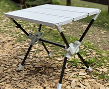 キャンプで大活躍するテーブルが1,900円！耐熱フィールドテーブル
